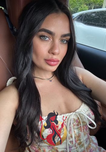 Selena Gallery Image