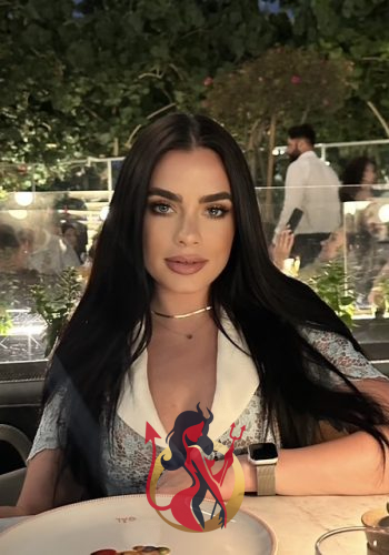 Selena Gallery Image