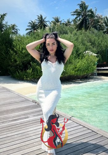 Selena Gallery Image