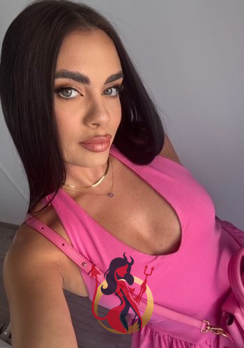 Selena Gallery Image