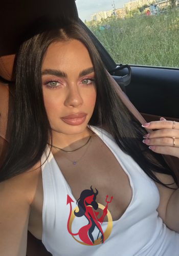 Selena Gallery Image